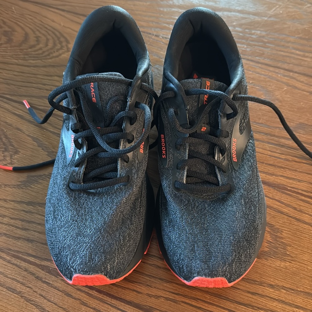 Men’s size 7.5 Brooks - Picture 2 of 4